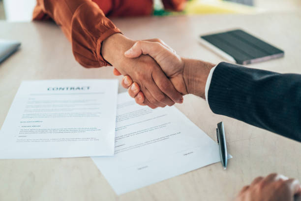 Business professionals finalising an agreement